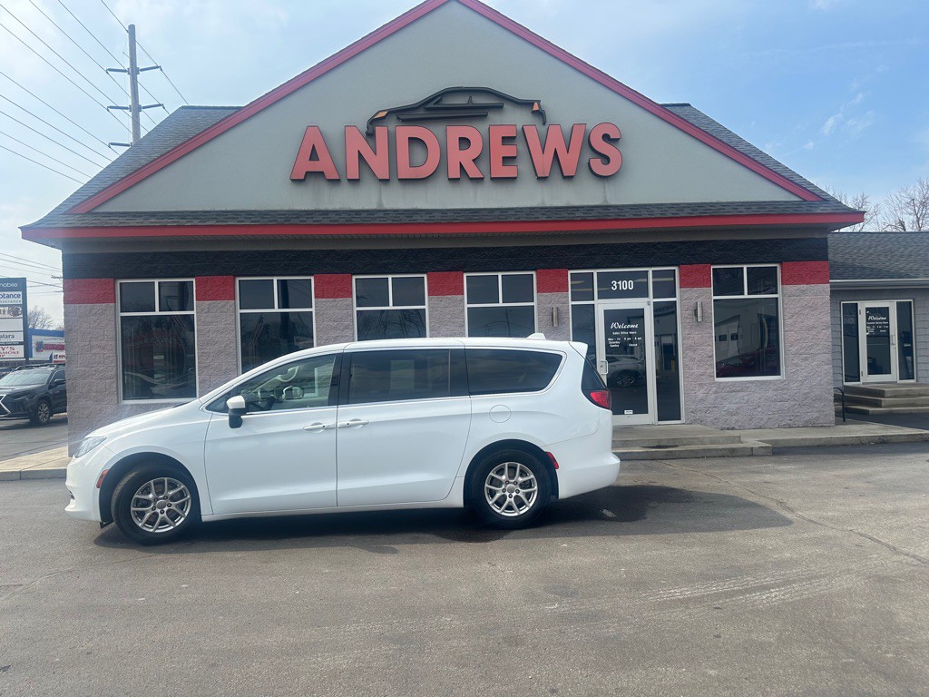 2017 Chrysler Pacifica Image 1