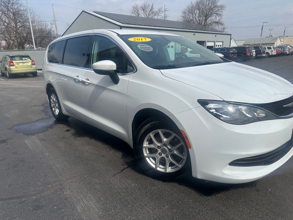 2017 Chrysler Pacifica Image 4
