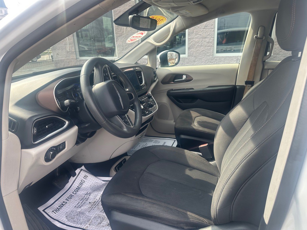 2017 Chrysler Pacifica Image 6