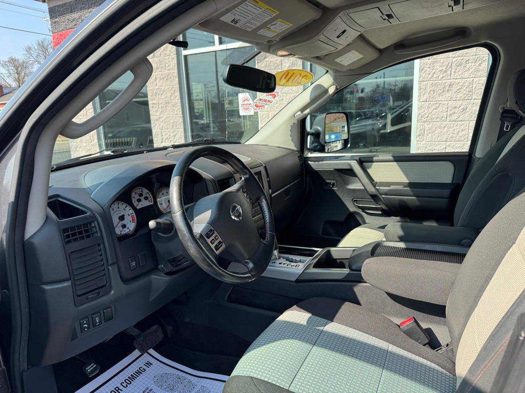 2010 Nissan Titan Image 5