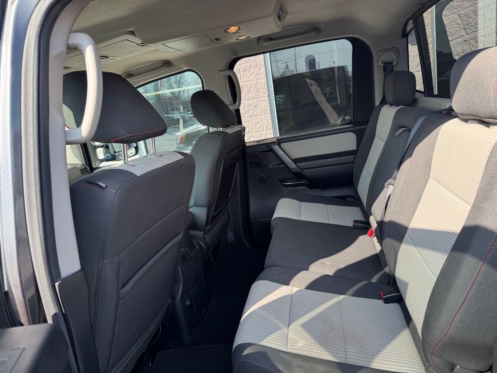 2010 Nissan Titan Image 6