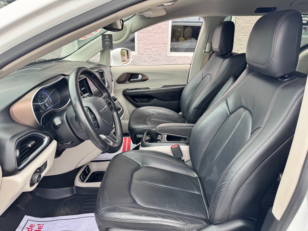 2017 Chrysler Pacifica Image 4