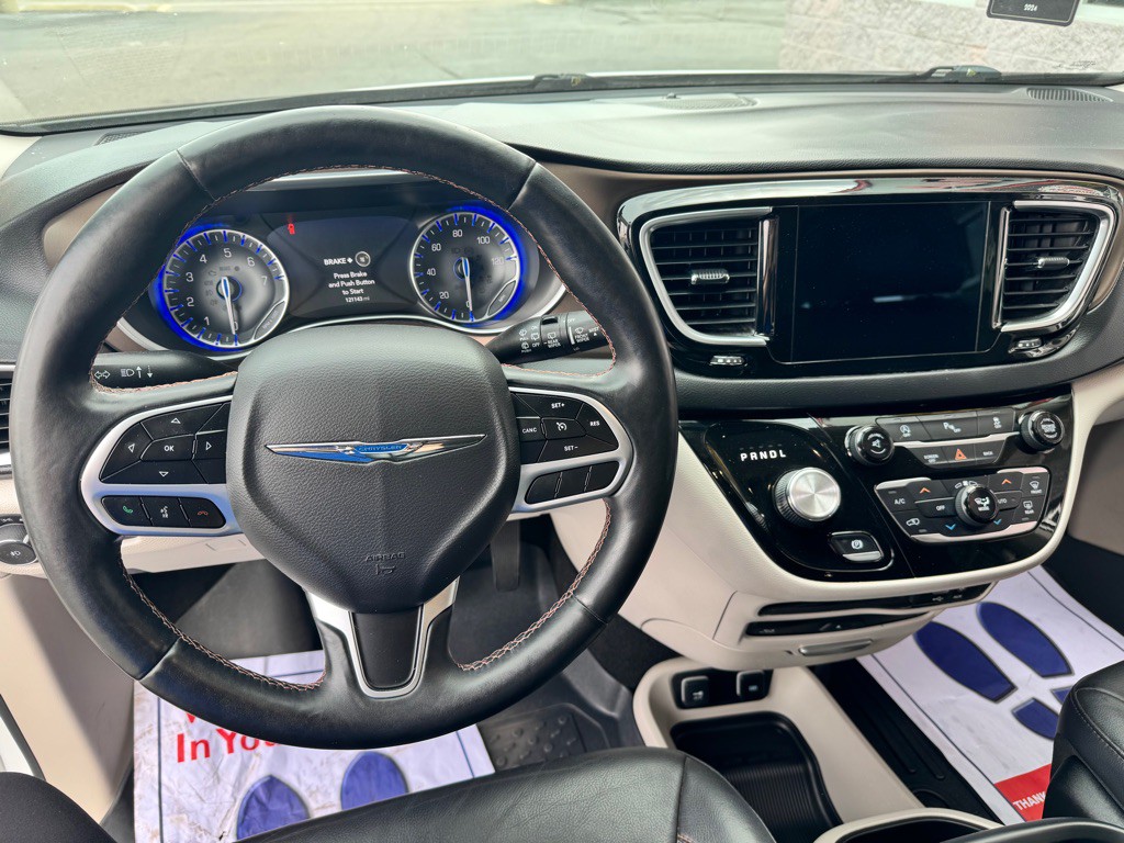 2017 Chrysler Pacifica Image 5
