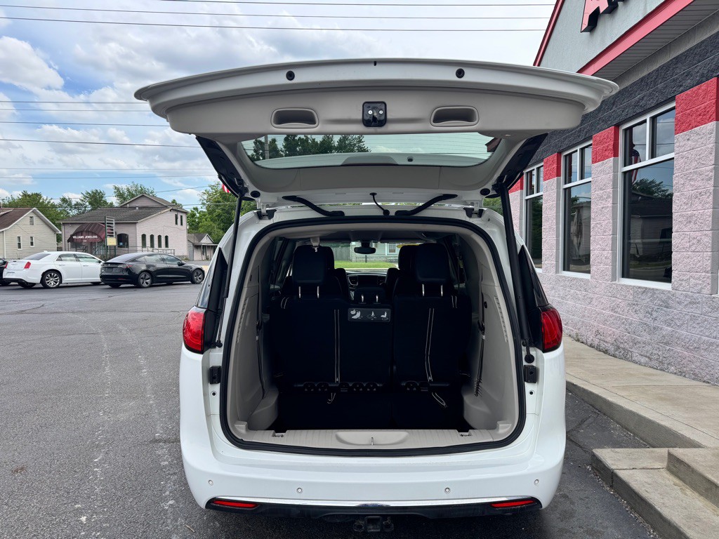 2017 Chrysler Pacifica Image 9
