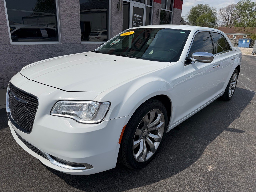 2018 Chrysler 300 Image 3