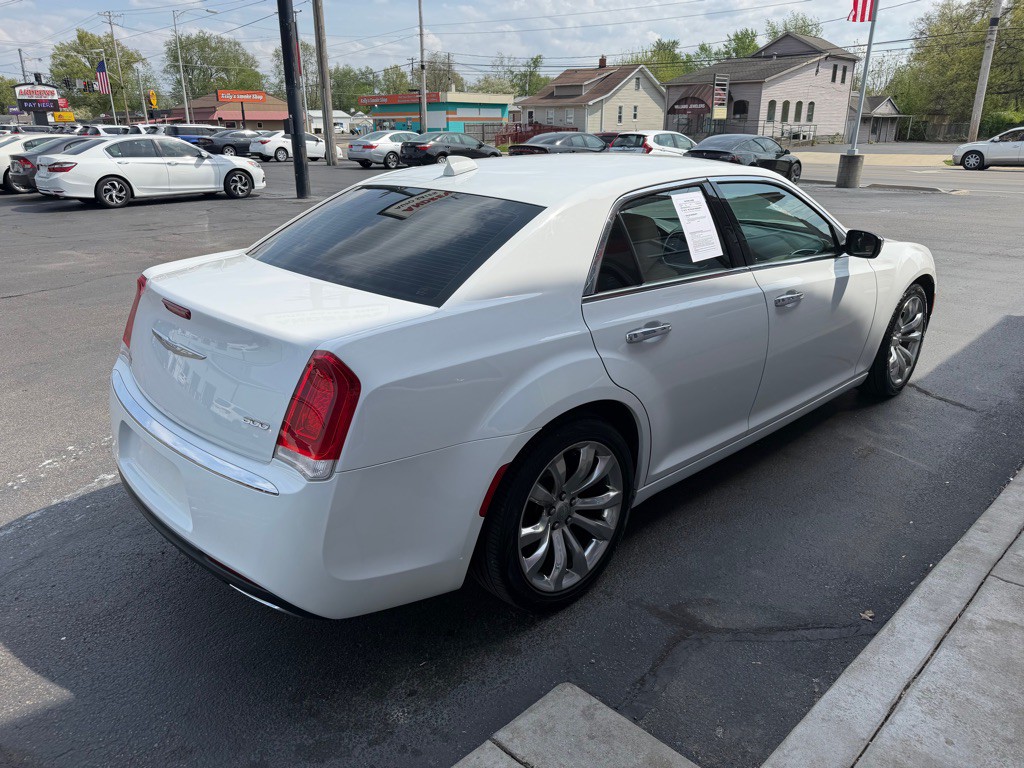 2018 Chrysler 300 Image 5