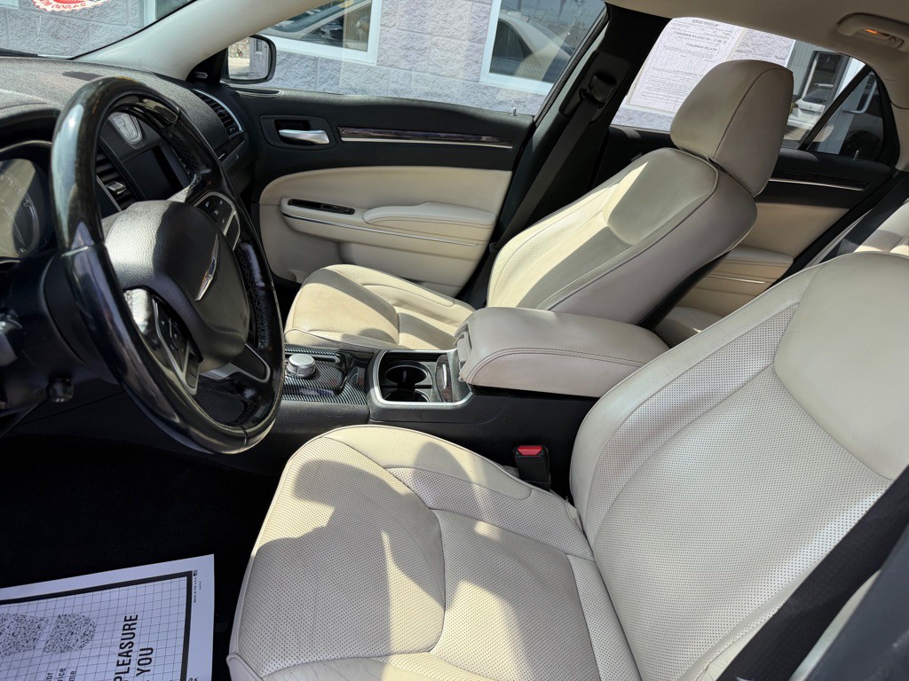 2018 Chrysler 300 Image 8