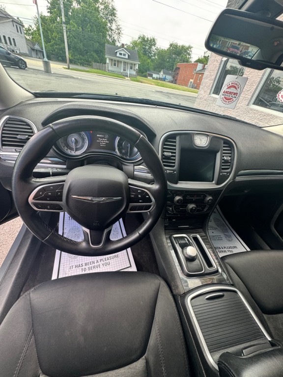 2018 Chrysler 300 Image 5