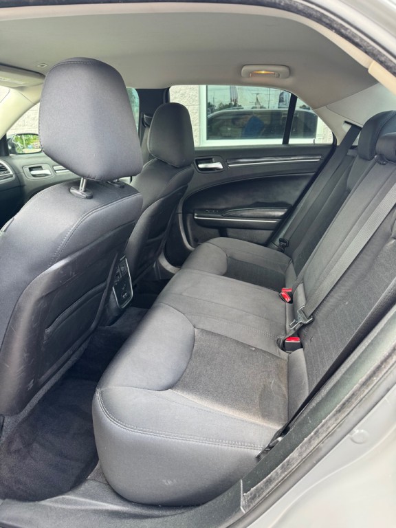 2018 Chrysler 300 Image 6