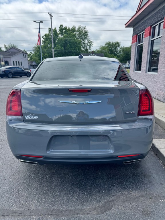 2018 Chrysler 300 Image 7