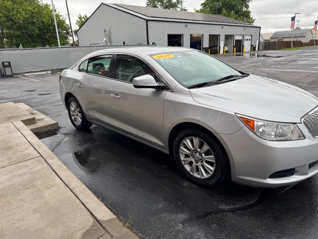 2010 Buick Lacrosse Image 3