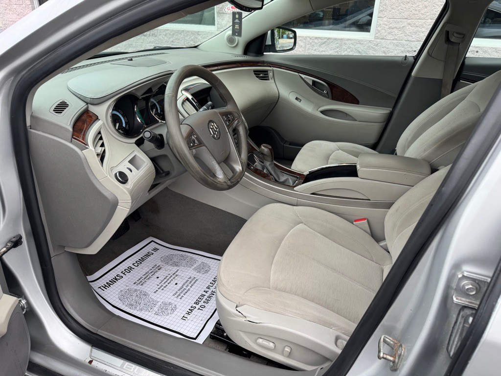 2010 Buick Lacrosse Image 5