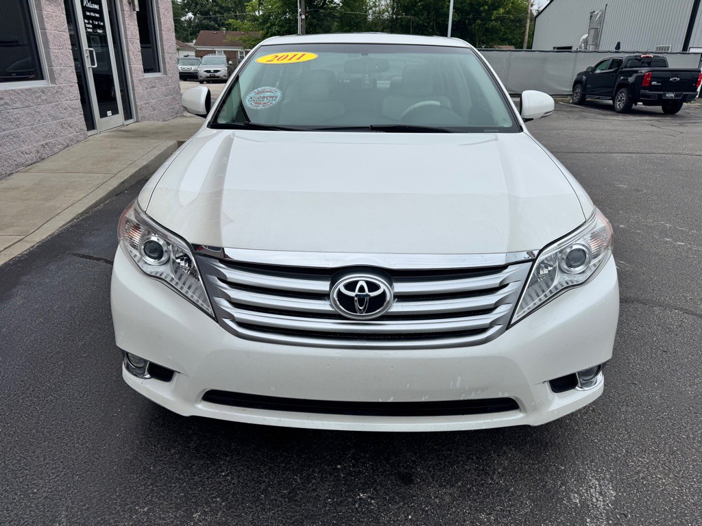 2011 Toyota Avalon Image 2
