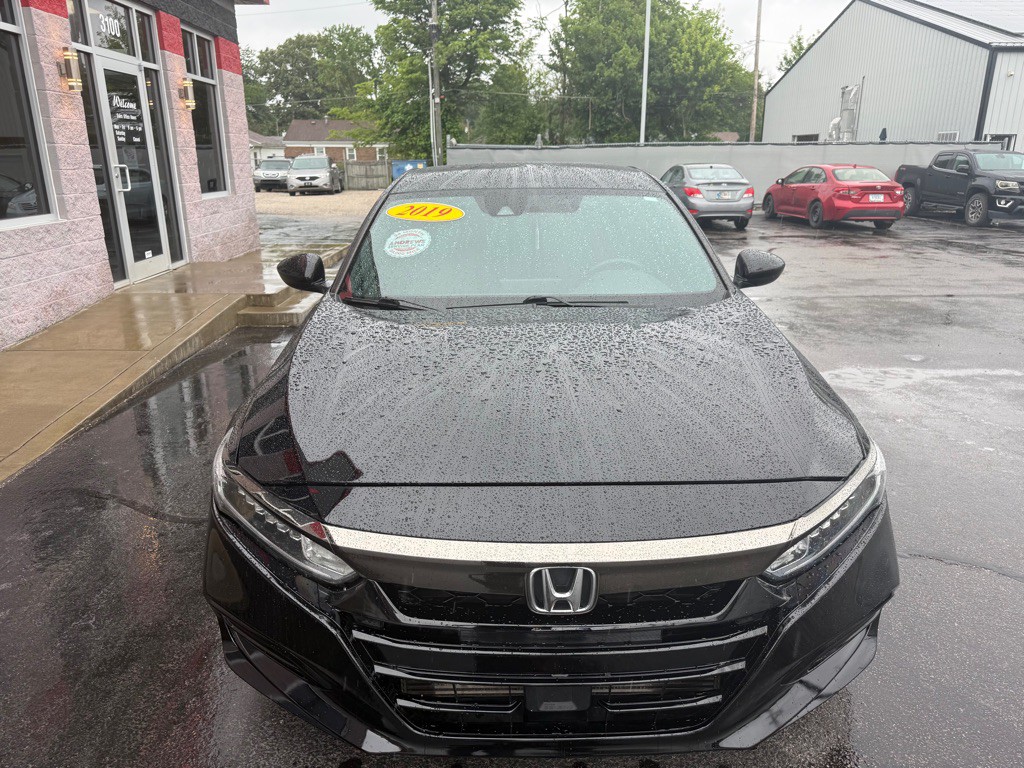 2019 Honda Accord Image 2