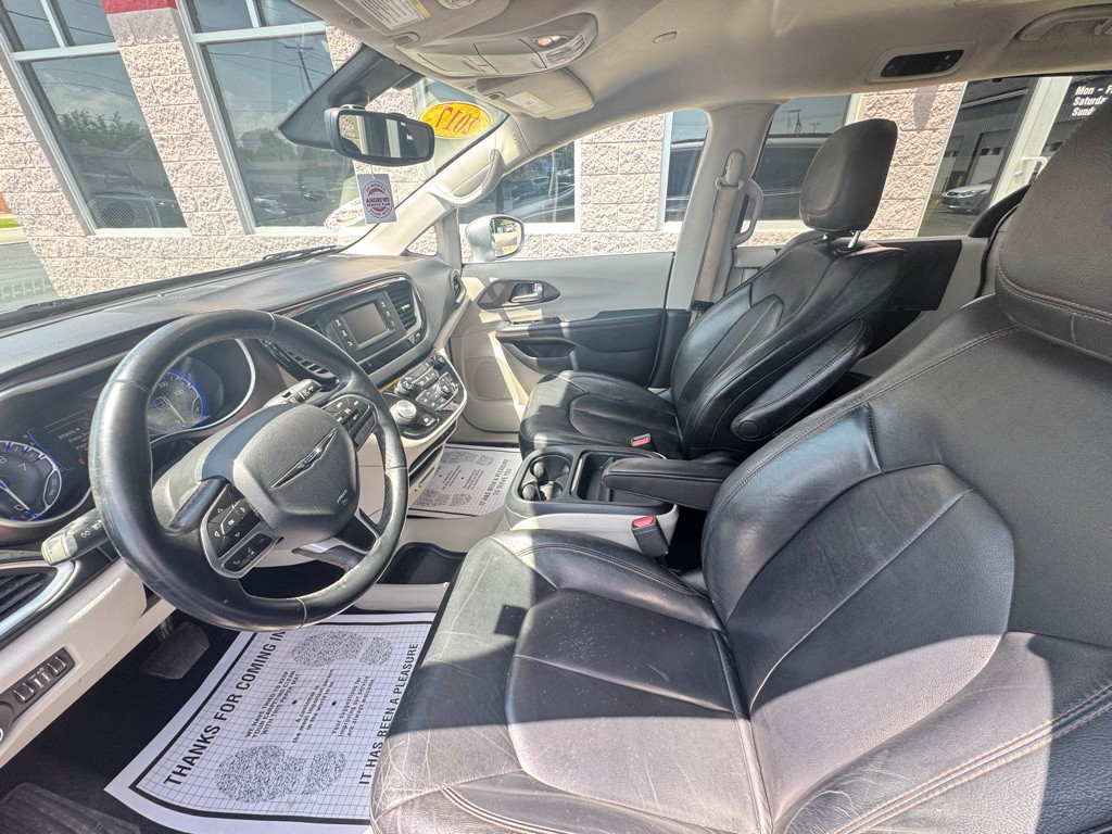 2017 Chrysler Pacifica Image 4