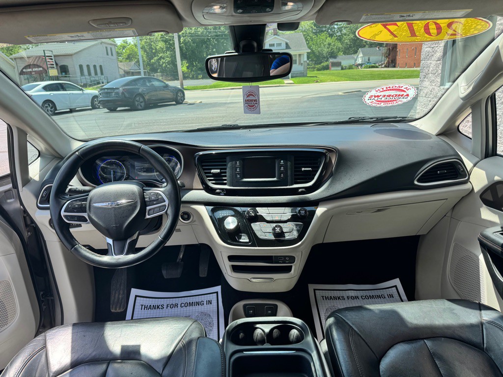 2017 Chrysler Pacifica Image 5