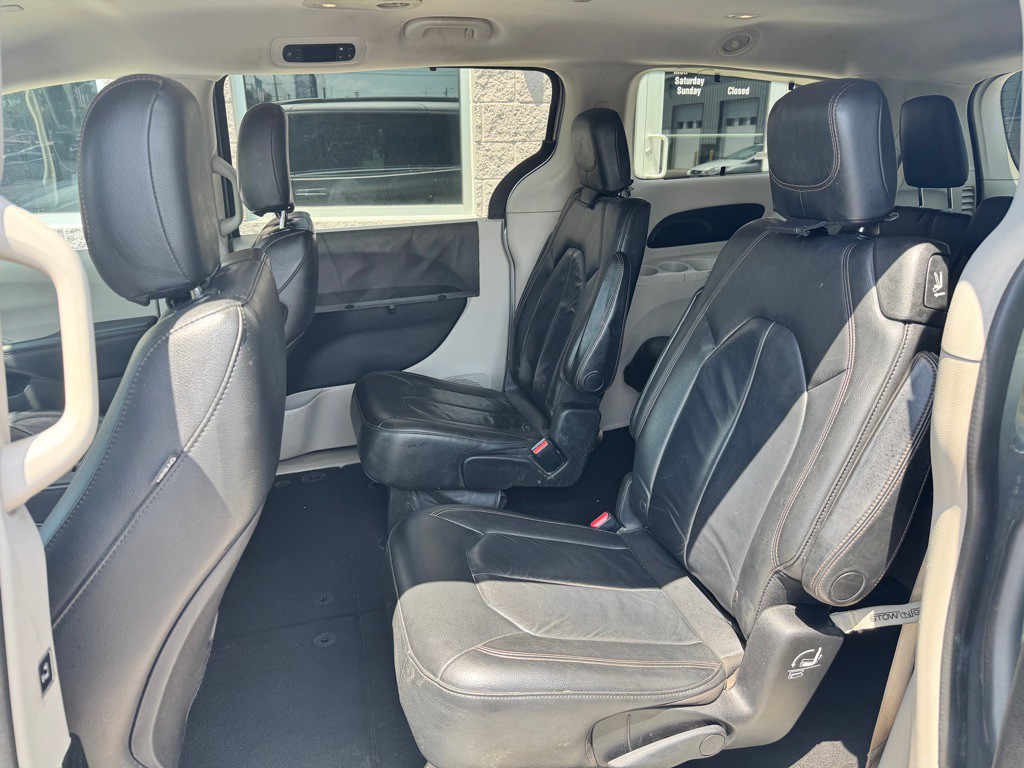 2017 Chrysler Pacifica Image 6
