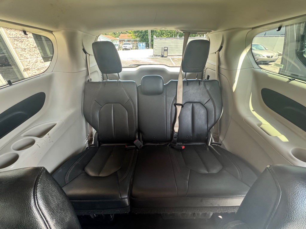 2017 Chrysler Pacifica Image 7