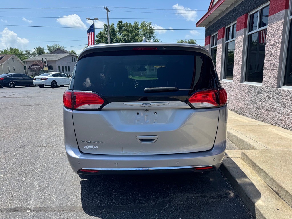 2017 Chrysler Pacifica Image 8