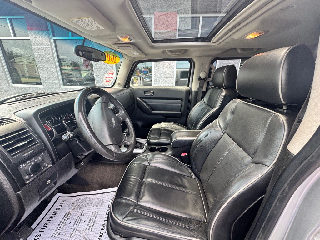 2010 HUMMER H3 Image 4