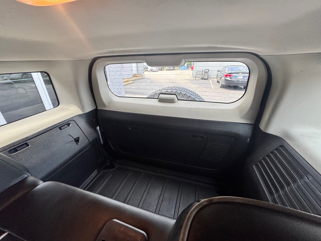 2010 HUMMER H3 Image 7