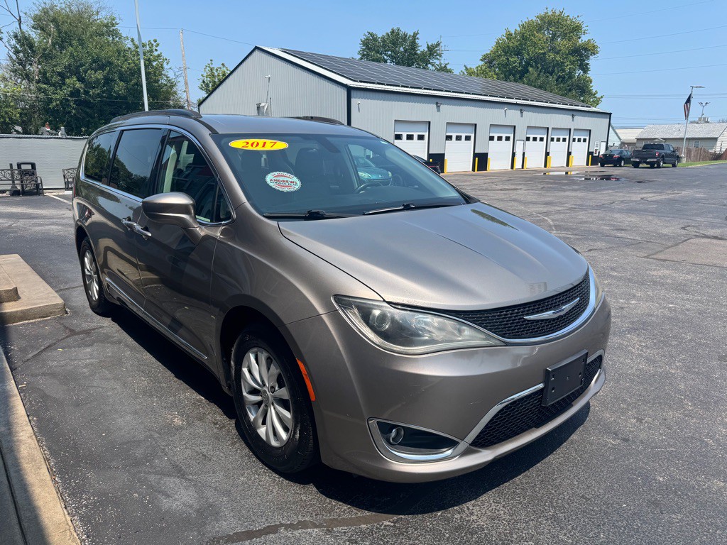 2017 Chrysler Pacifica Image 3