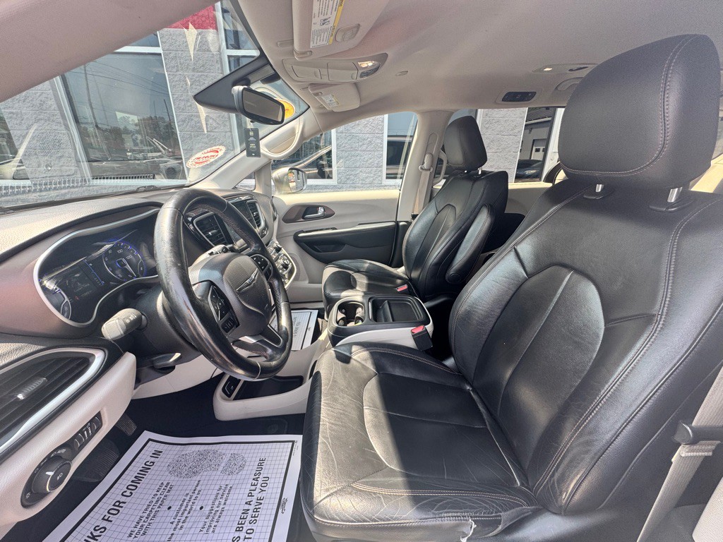 2017 Chrysler Pacifica Image 4