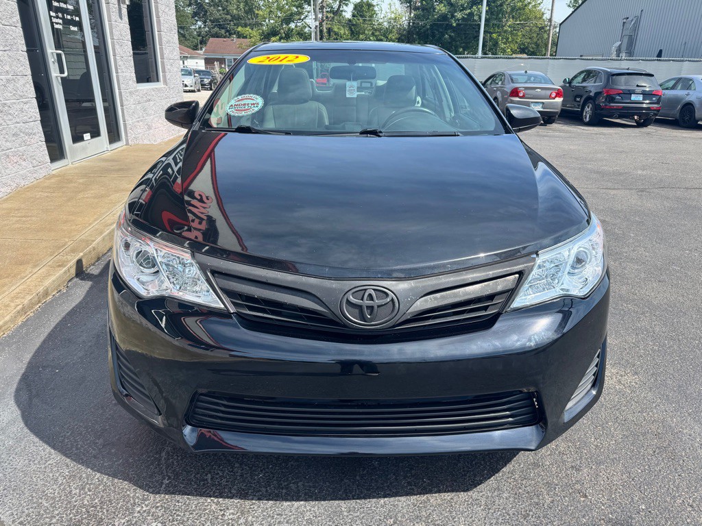 2012 Toyota Camry Image 2