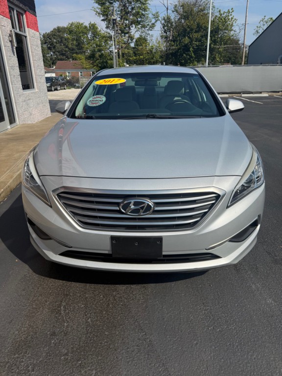 2017 Hyundai Sonata Image 2
