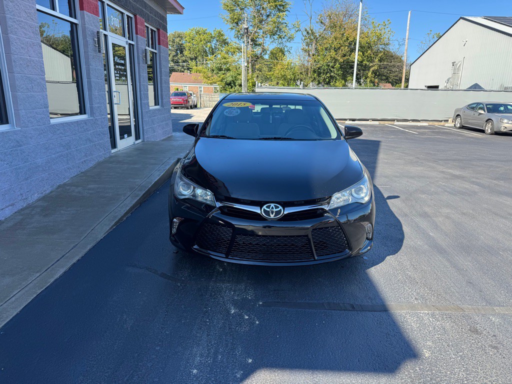 2015 Toyota Camry Image 2