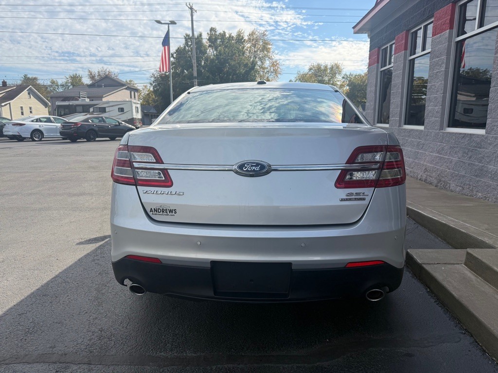 2017 Ford Taurus Image 4