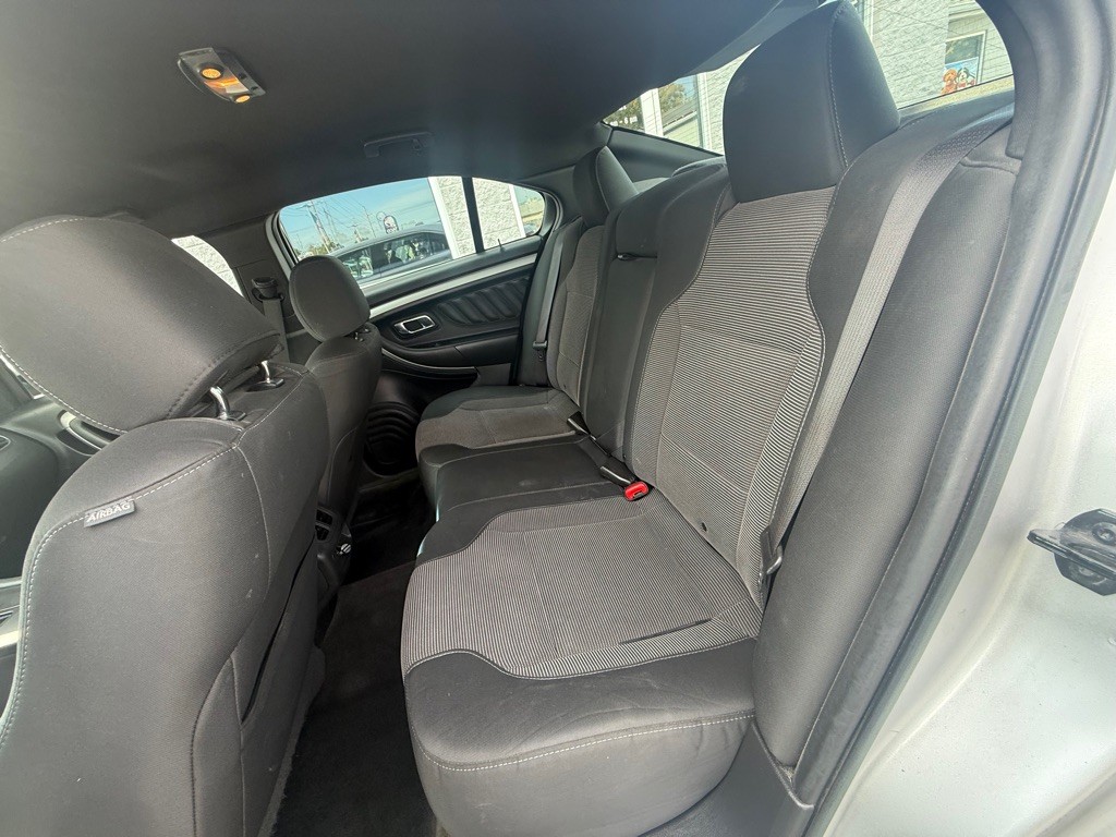 2017 Ford Taurus Image 7