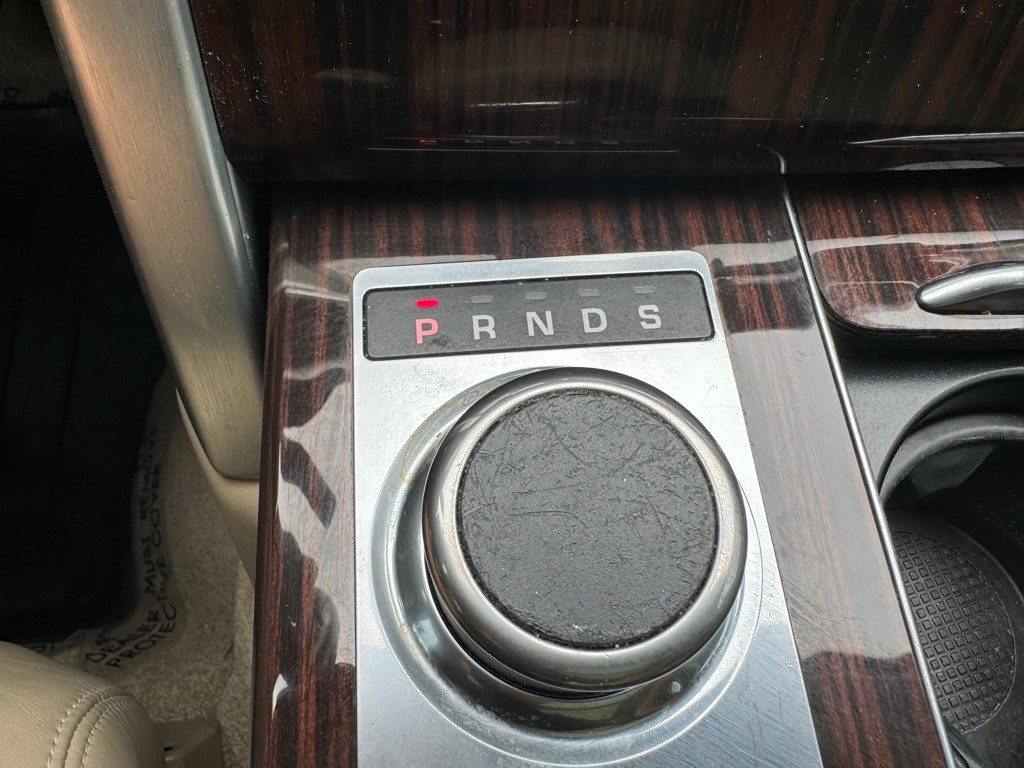 2015 Land Rover Range Rover Image 24
