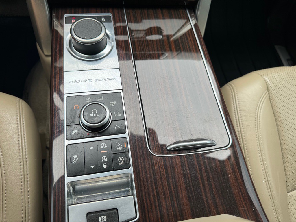 2015 Land Rover Range Rover Image 26