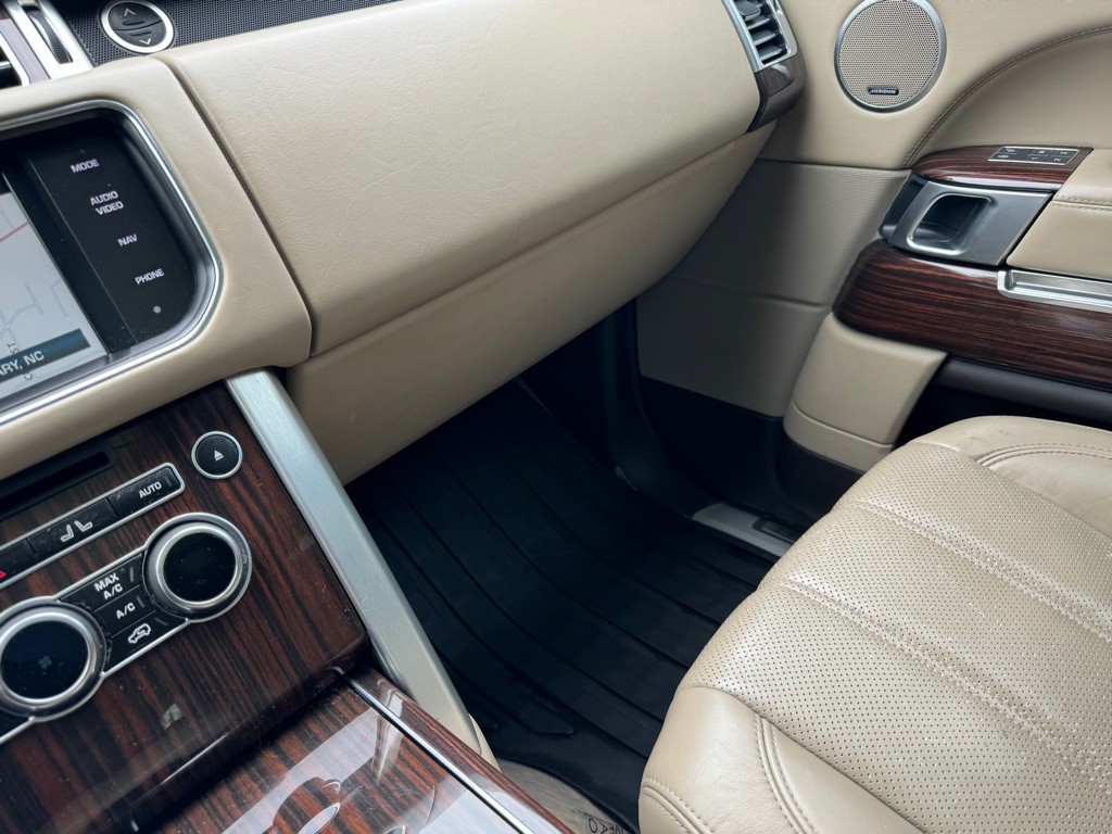 2015 Land Rover Range Rover Image 28