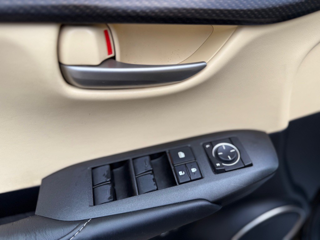 2017 Lexus NX Image 11