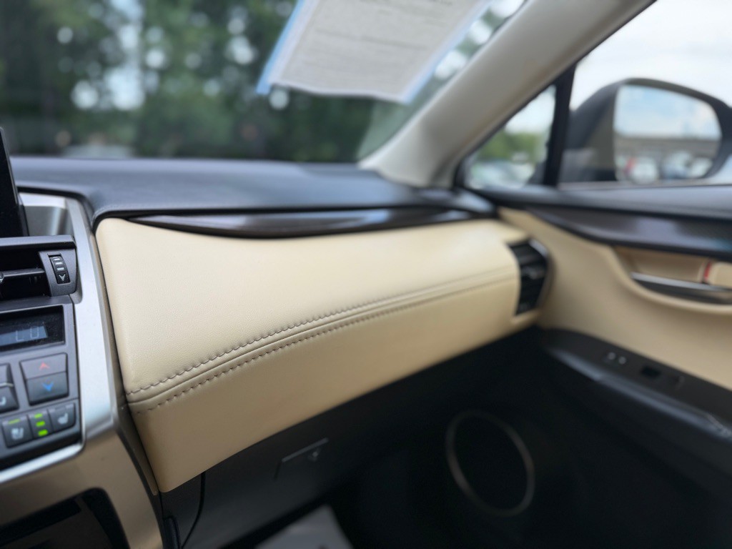 2017 Lexus NX Image 25