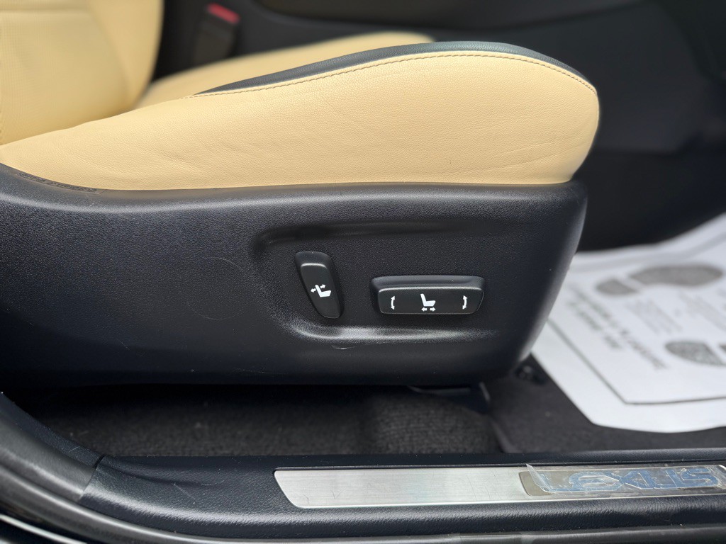 2017 Lexus NX Image 43
