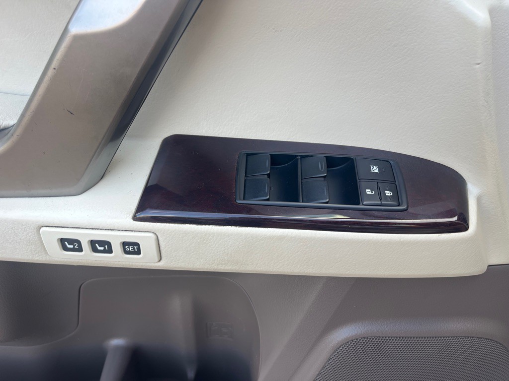 2014 Lexus GX Image 28