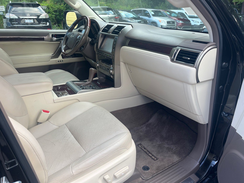 2014 Lexus GX Image 32