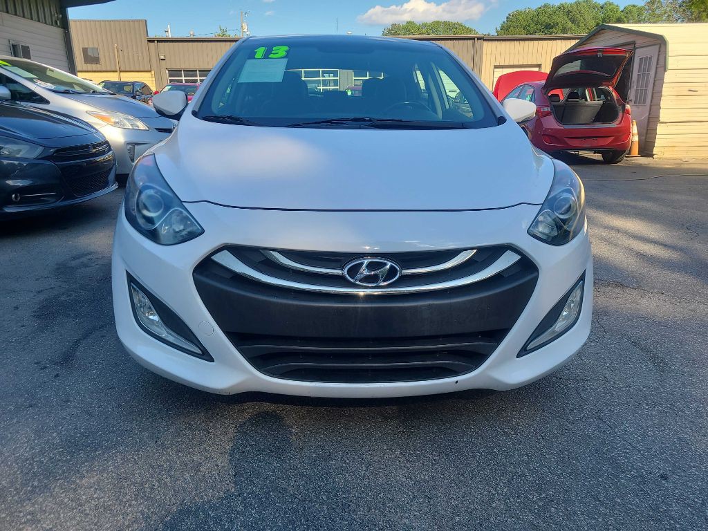 2013 Hyundai Elantra Image 2