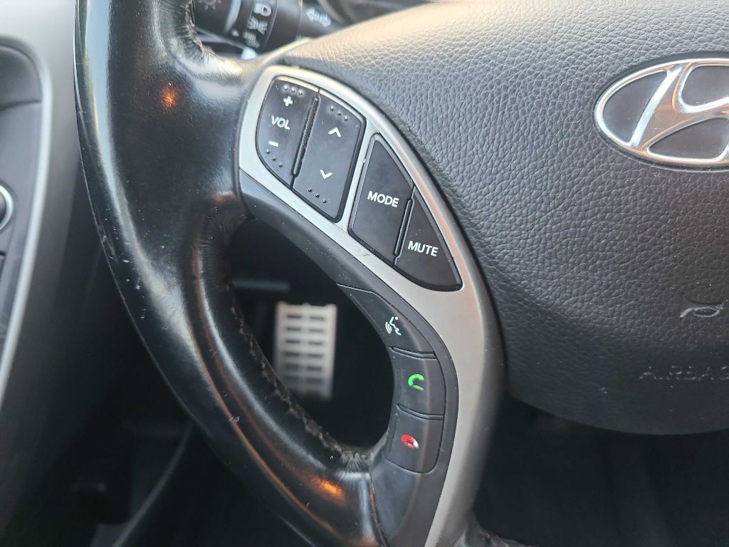 2013 Hyundai Elantra Image 17