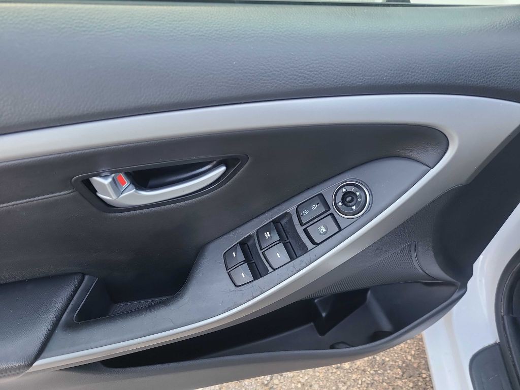 2013 Hyundai Elantra Image 23