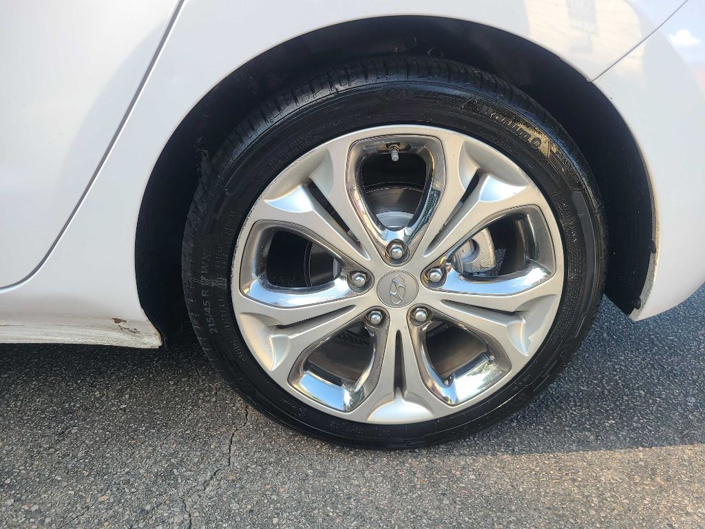 2013 Hyundai Elantra Image 28