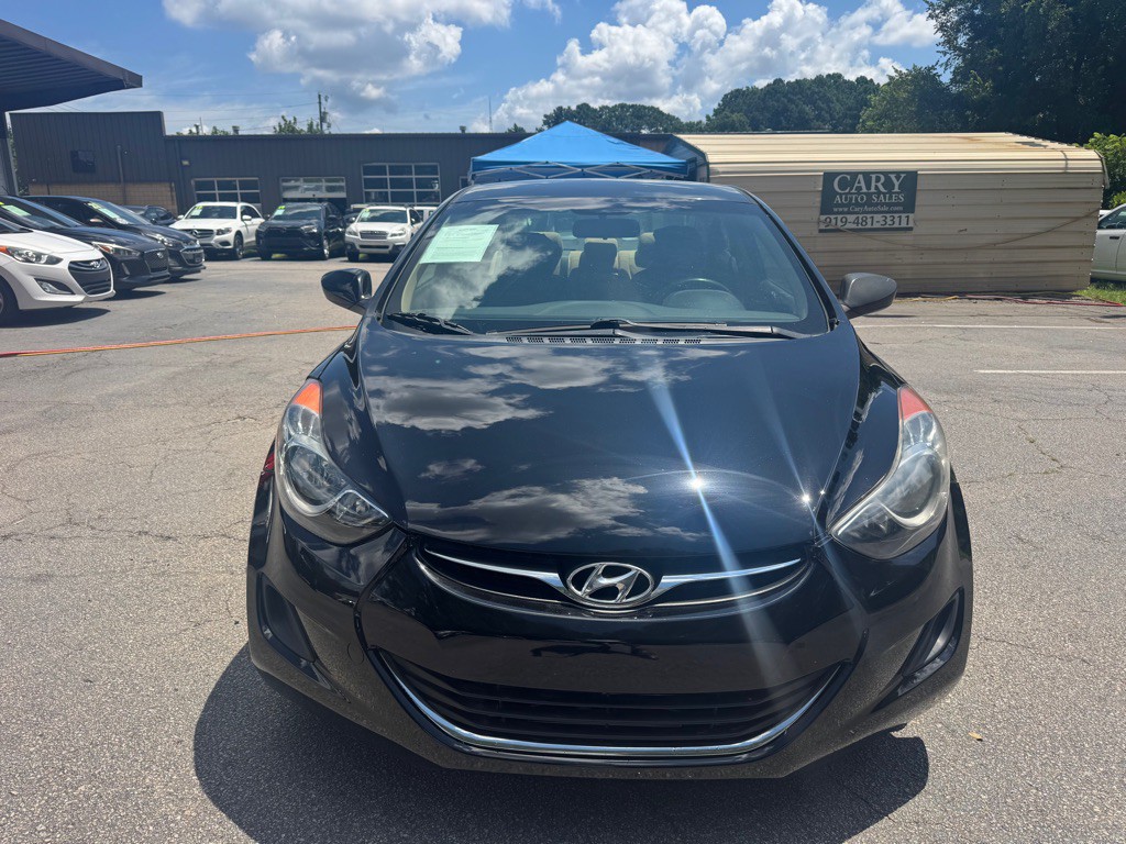 2013 Hyundai Elantra Image 2