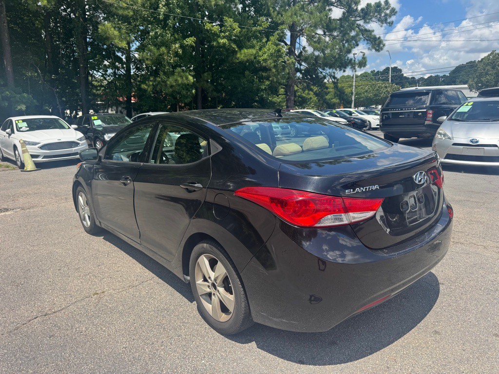 2013 Hyundai Elantra Image 4