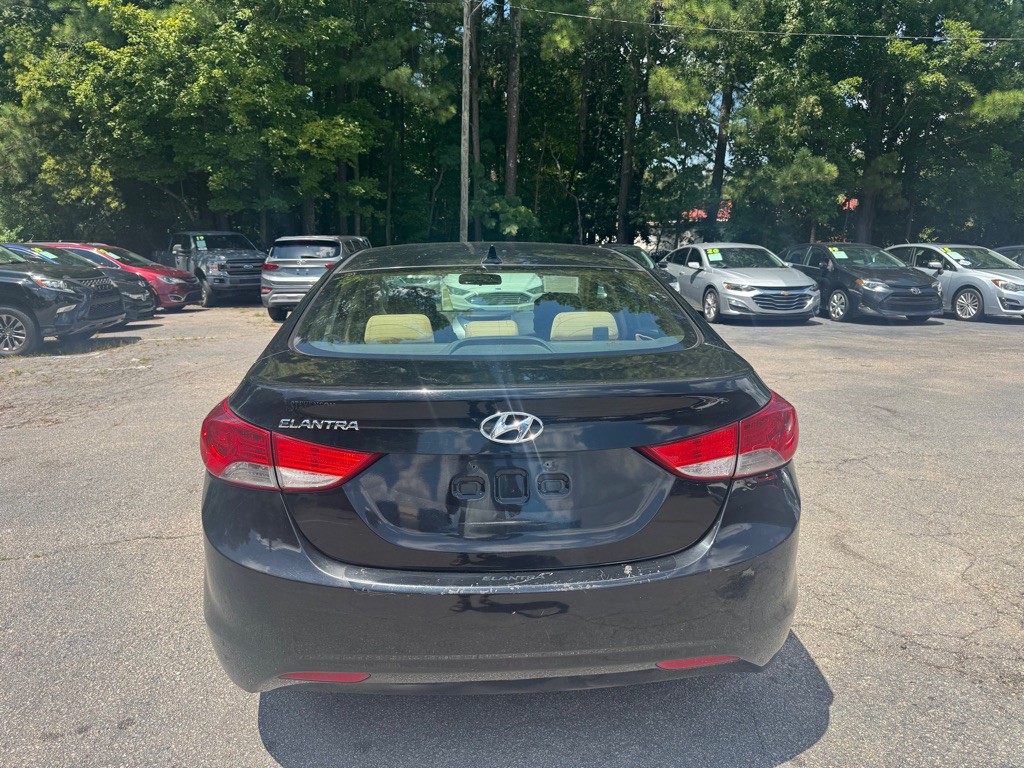 2013 Hyundai Elantra Image 5