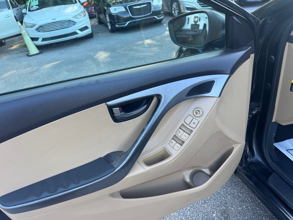 2013 Hyundai Elantra Image 15