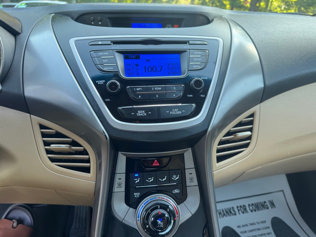 2013 Hyundai Elantra Image 16