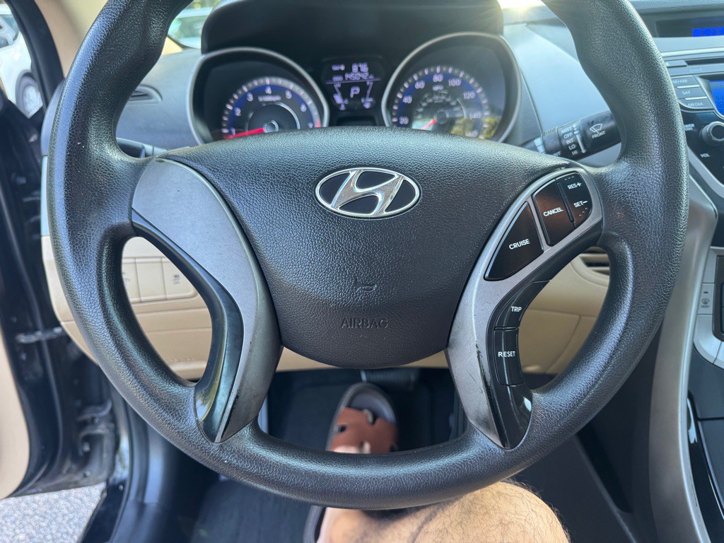 2013 Hyundai Elantra Image 19